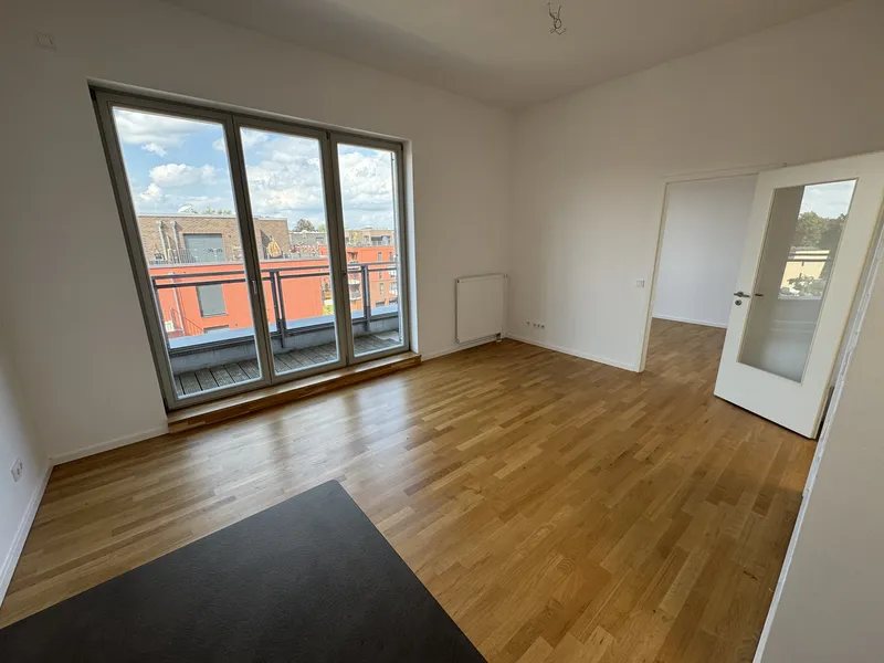 Moderne helle Dachgeschosswohnung mit Abstellkammer, Klimaanlage, EBK und Terrasse! — photo 1